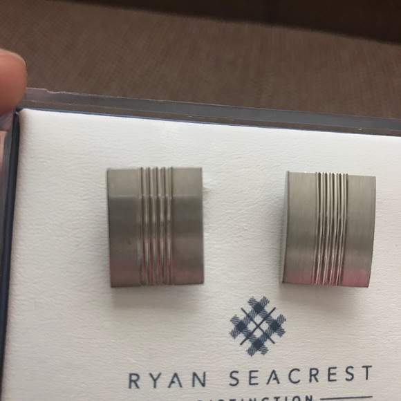 Ryan Seacrest Cufflinks - Picture 4 of 5